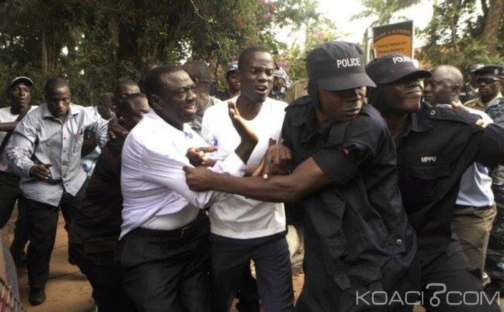 Ouganda: L'opposant Kizza Besigye dénonce un mois de détention illégale