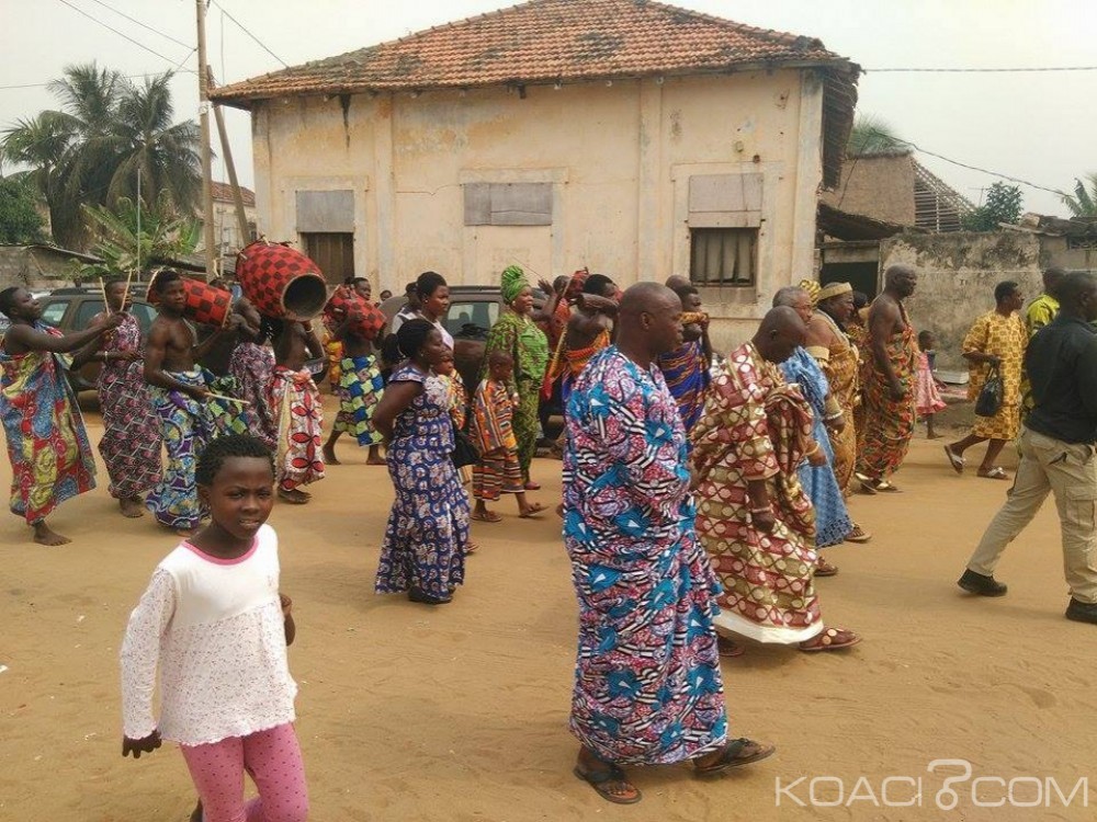 Côte d'Ivoire: Les plages de Grand Bassam purifiées par les «Komians», Meiway présent
