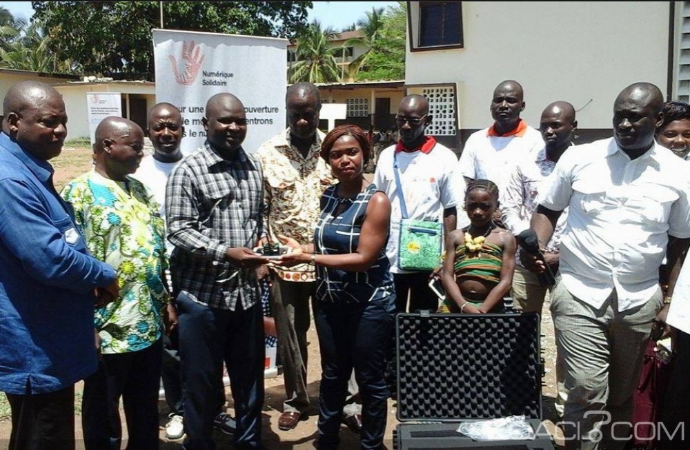 Côte d'Ivoire: La fondation Orange offre 50 tablettes éducatives aux écoliers de Grand Bassam