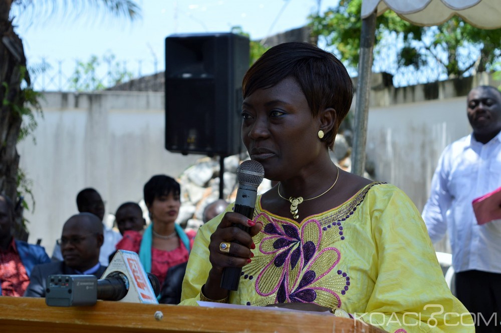 Côte d'Ivoire: Avant, l'arrivée de Ouattara à  Bouna, Mariatou Koné fait don de plusieurs tonnes de riz, de nombreux bidons d'huile aux populations sinistrées