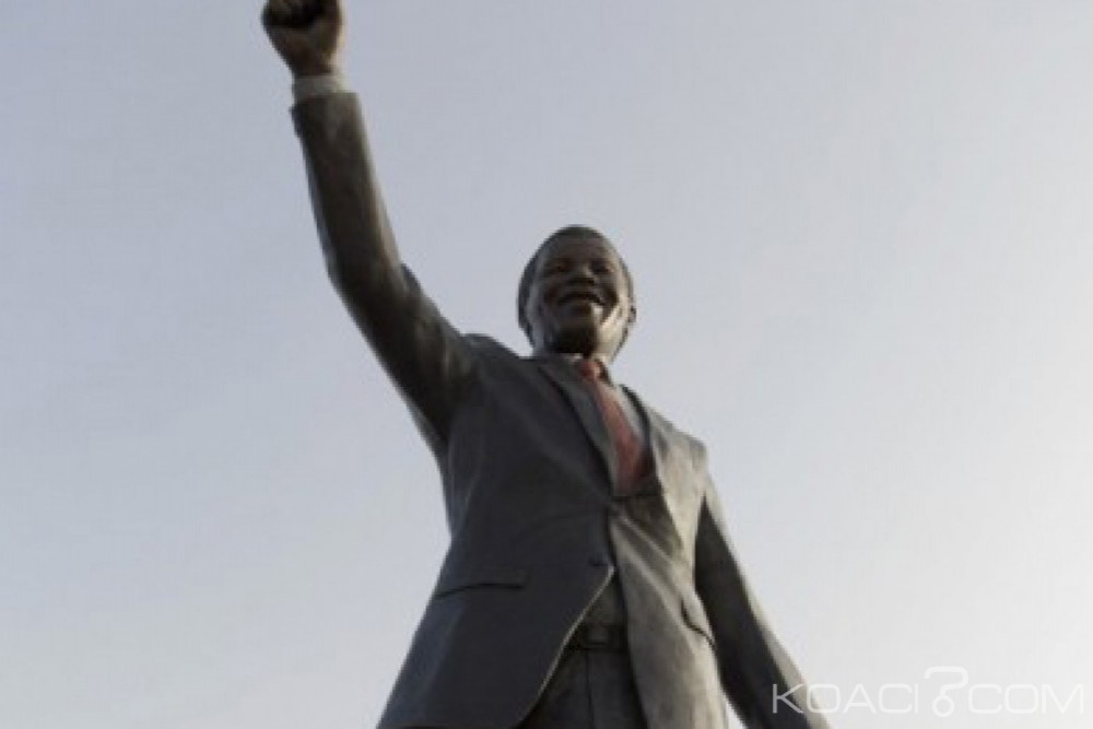 Afrique du Sud: Johannesburg fait don d'une statue de Mandela aux palestiniens