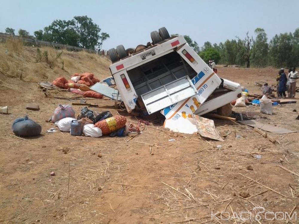 Burkina Faso: Quatre morts et une quarantaine de blessés dans un accident de car