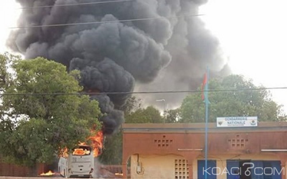 Burkina Faso : Les domiciles du commandant de brigade de Dédougou et de son adjoint incendiés après la mort d'un détenu