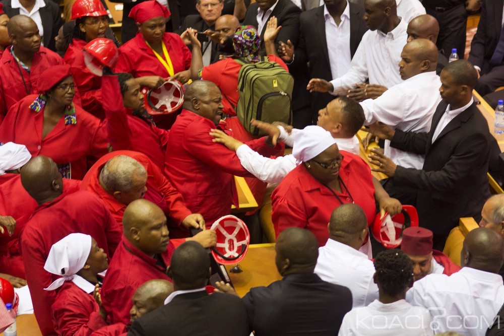 Afrique du Sud: Des députés du parti de Malema expulsés par la force du parlement