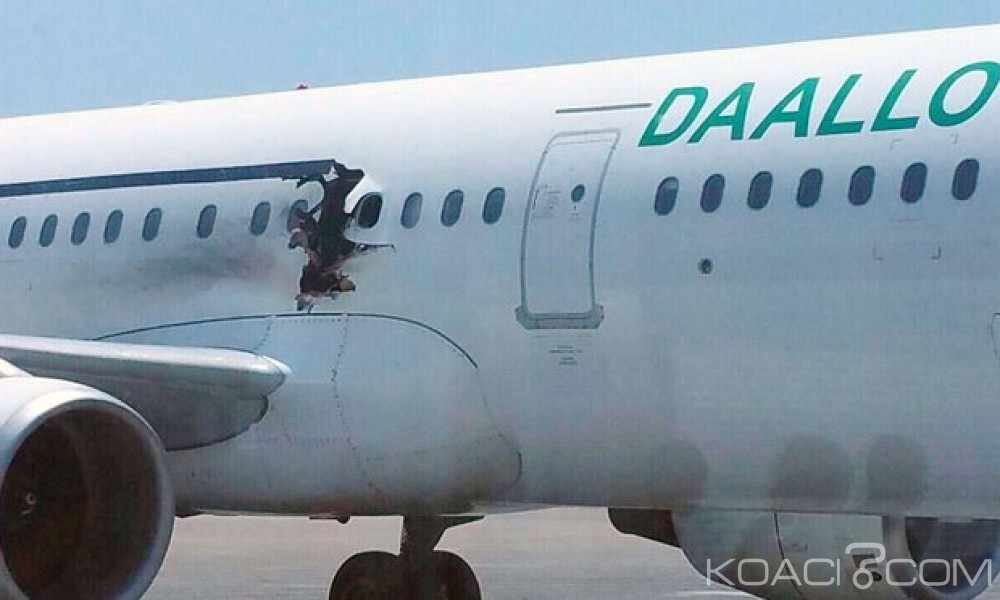 Somalie: Attentat contre un avion, Deux hommes condamnés à  la prison à  vie