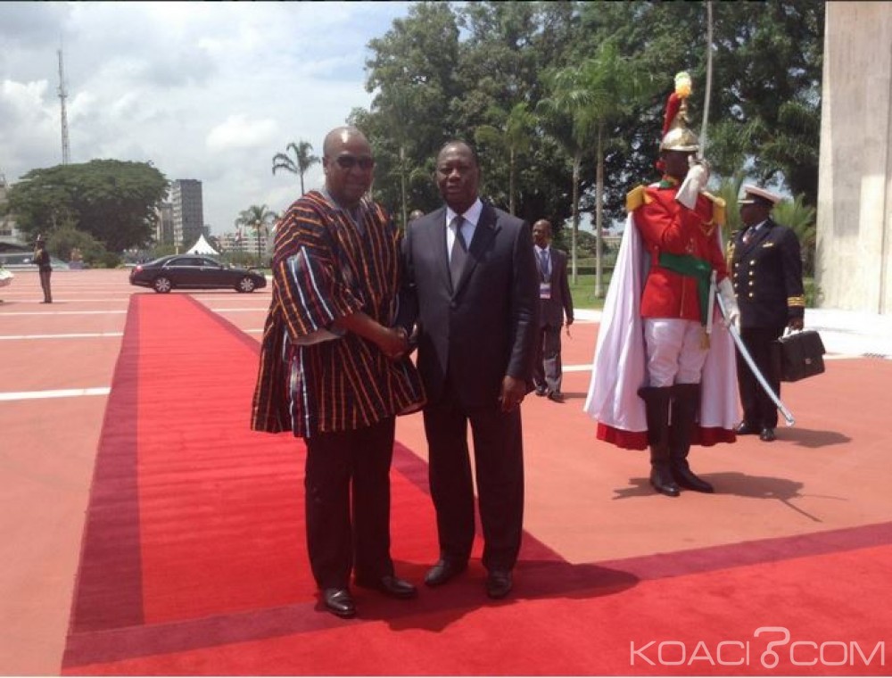 Côte d'Ivoire: Devant Mahama, Ouattara s'explique sur  la nouvelle constitution et évoque les réfugiés au Ghana