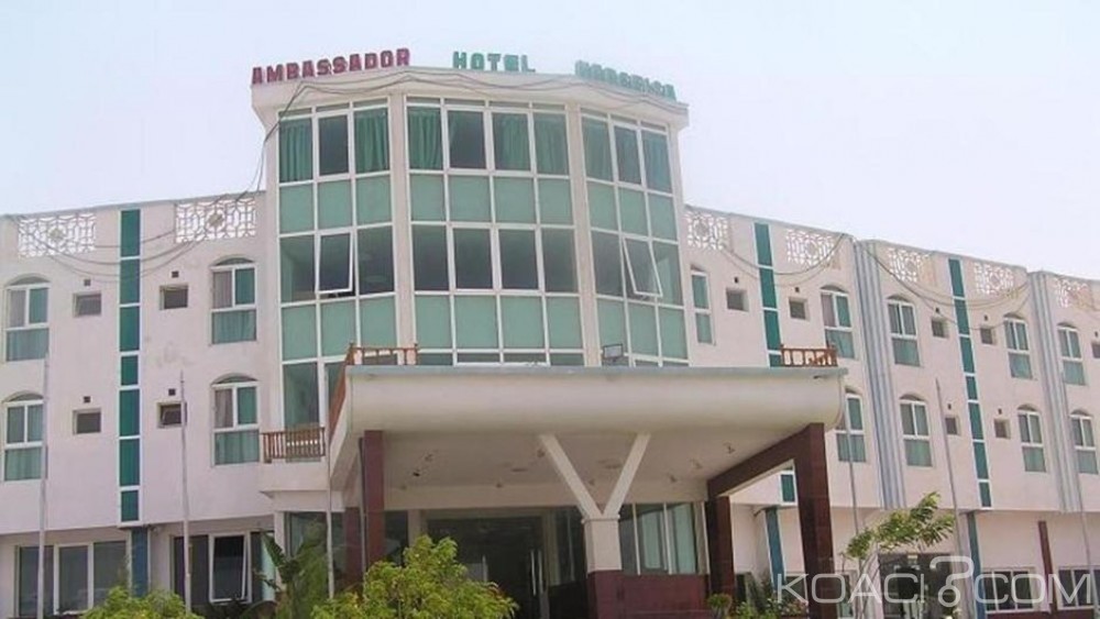 Somalie: Attaque en cours contre «l' hôtel ambassadeur»  à  Mogadiscio, plusieurs morts