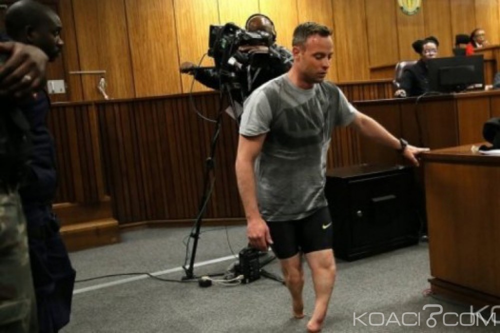 Afrique  du Sud: Pistorius apparaît sans prothèses  à  son procès, une peine de 15 ans minimum requise