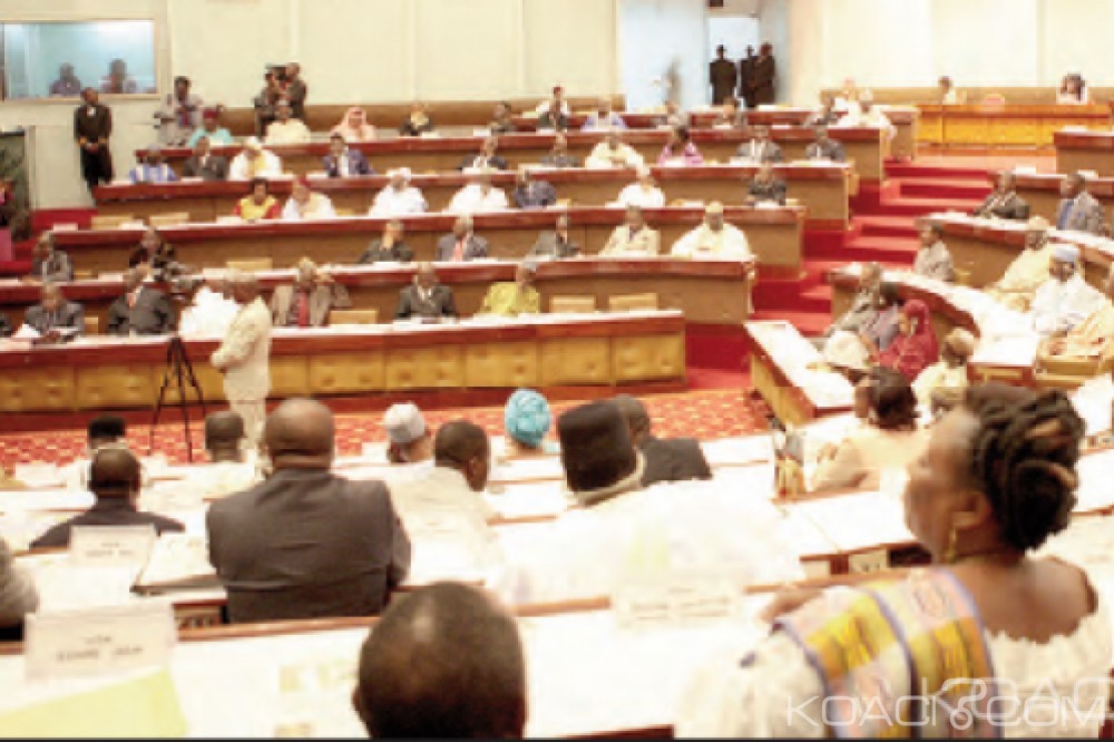 Cameroun: Le parlement autorise le président à  ratifier l'accord sur l'exemption de visas pour détenteurs de passeport diplomatique et de service