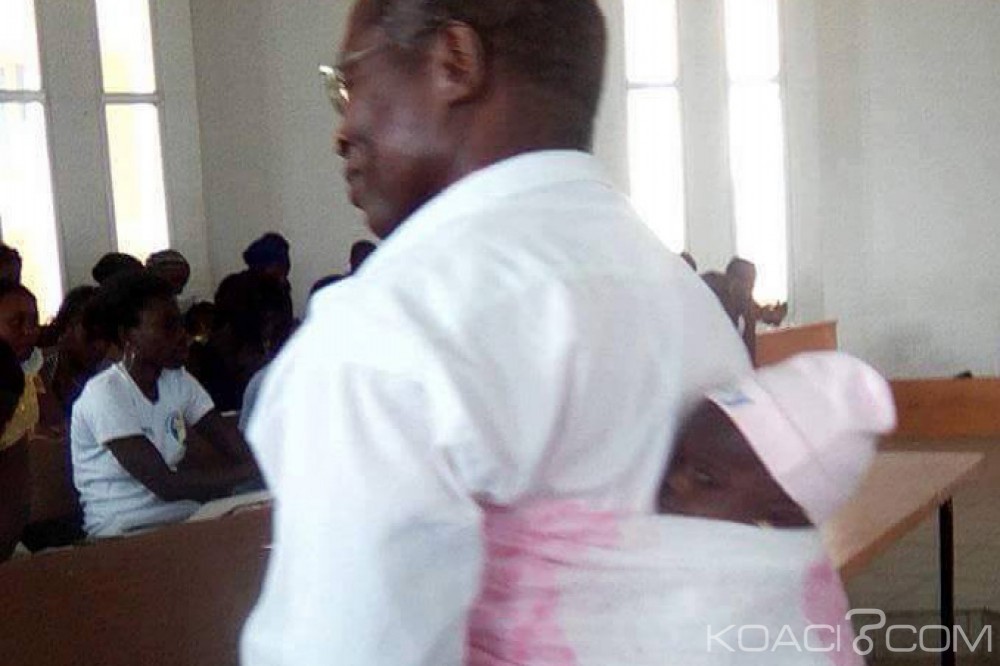 Côte d'Ivoire: En pleine composition, un professeur décide de porter le bébé de son étudiante