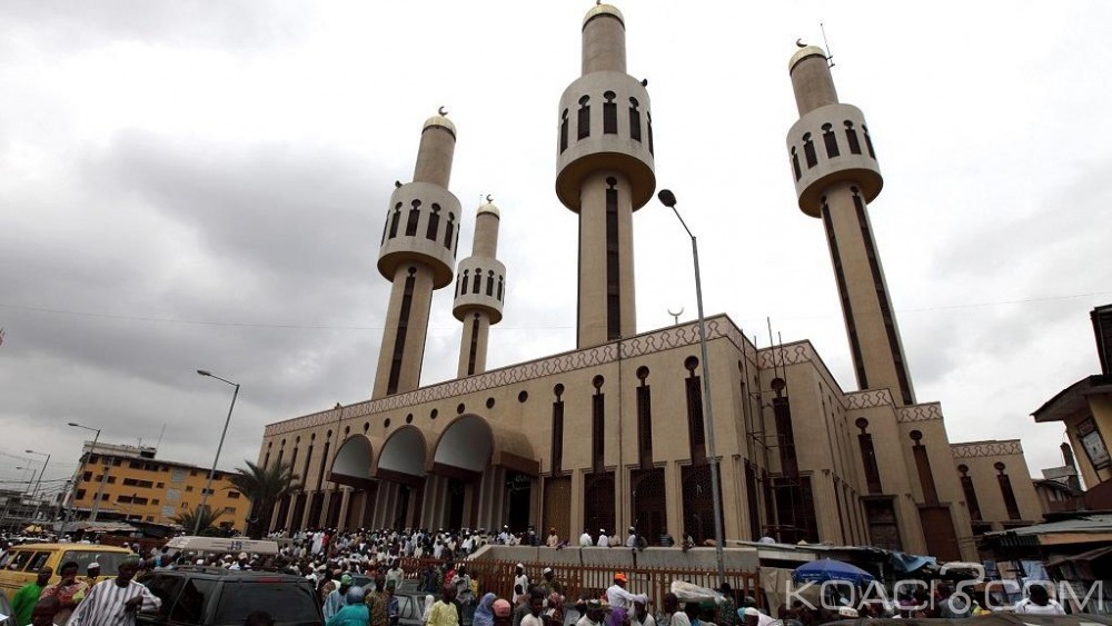 Nigeria: Deux kamikazes tués par leurs bombes à  l'entrée d'une mosquée
