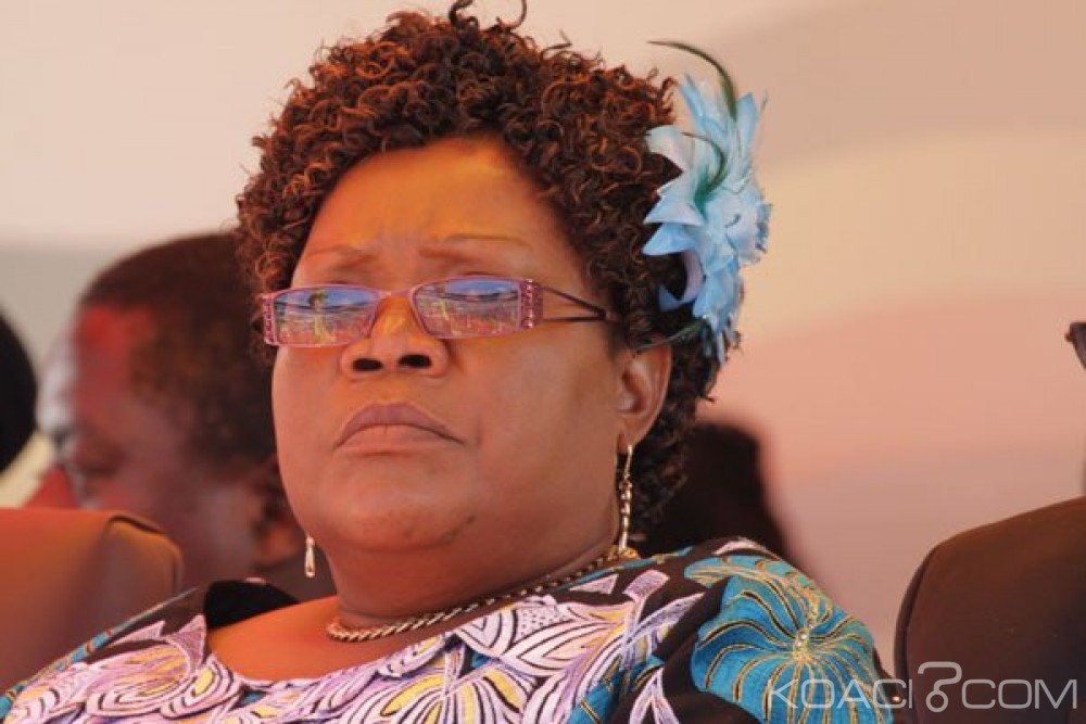Zimbabwe:  Joice Mujuru accuse le camp présidentiel de calomnie lors de son meeting