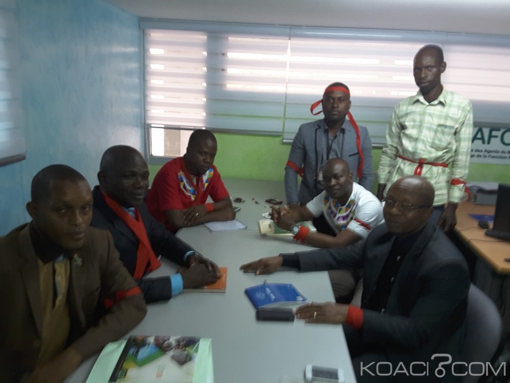 Côte d'Ivoire: Face aux «menaces» et «mépris» de leur  ministre, les agents de le Fonction publique lancent l'operation «banderoles rouges»