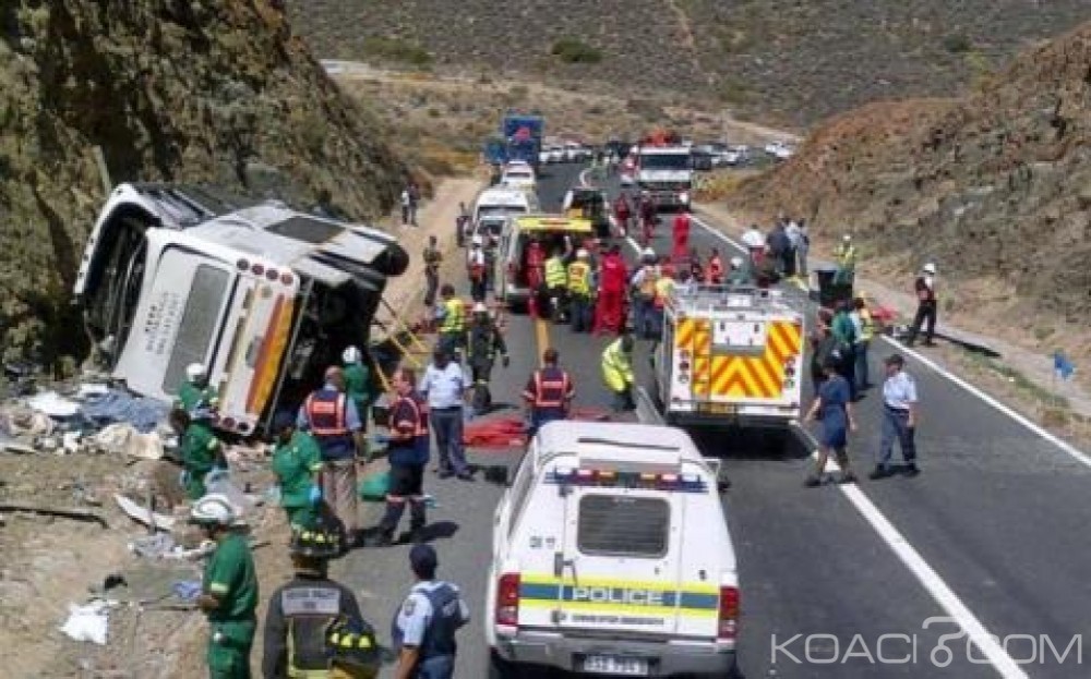 Afrique du Sud: Onze soldats meurent  dans un  grave accident d'autocar