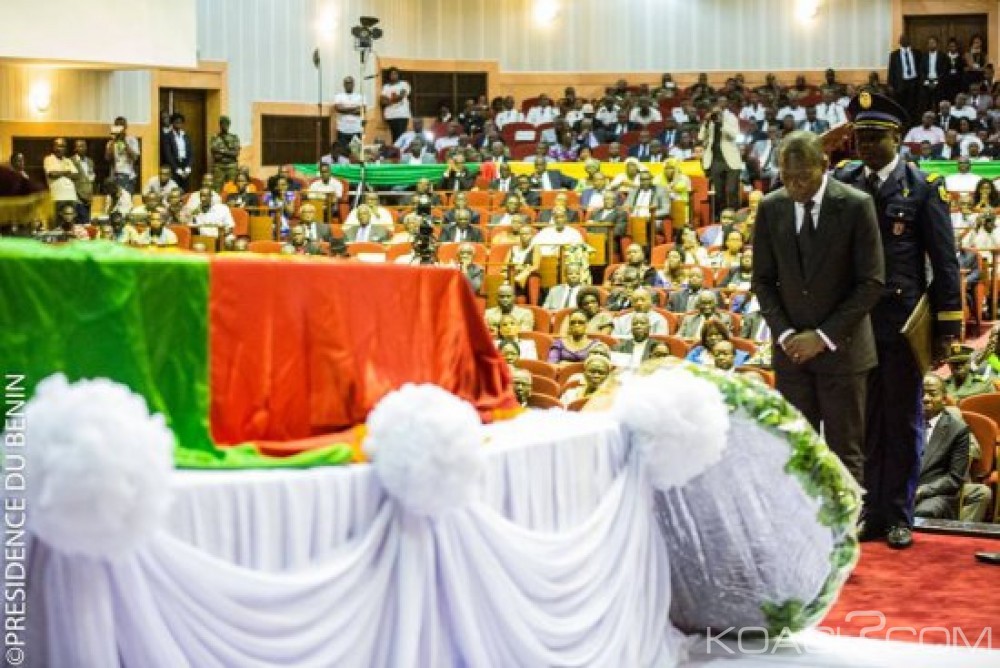 Bénin: L'ex Président Emile Derlin Zinsou conduit vers sa dernière demeure à  Akpakpa