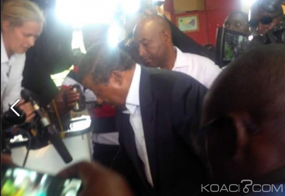 Gabon: Jean Ping s'annonce élu avant la proclamation des résultats, Ali Bongo les attend «sereinement»