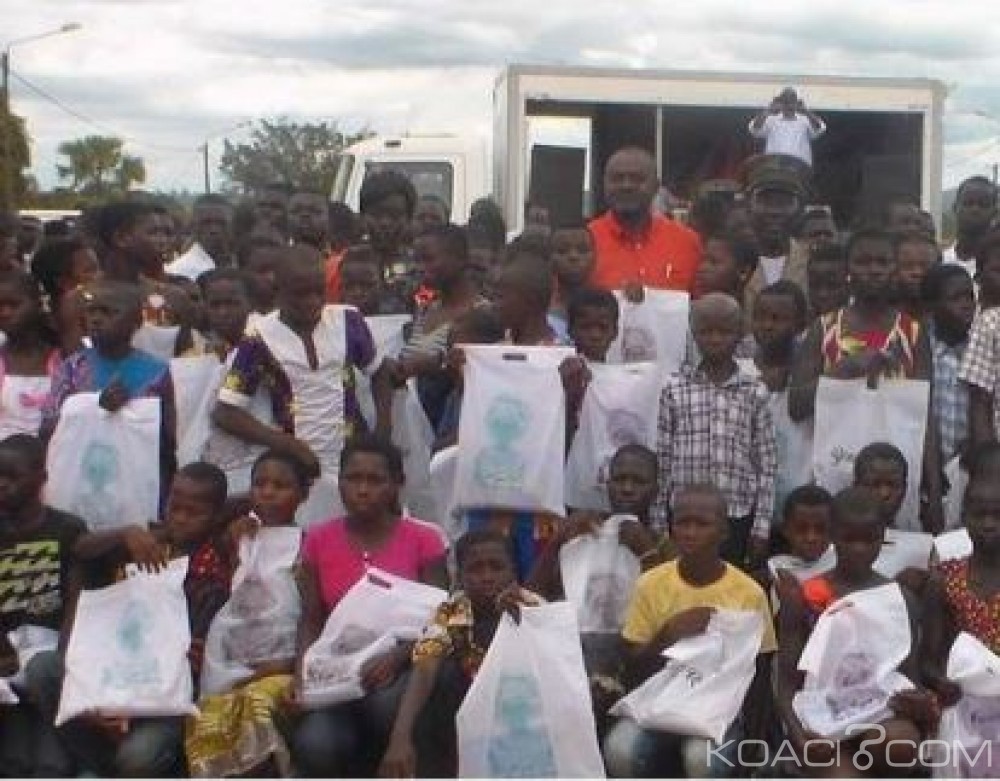 Côte d'Ivoire: Didiévi, 300 élèves démunis admis à  l'entrée en sixième reçoivent des kits scolaires d'un cadre de la région