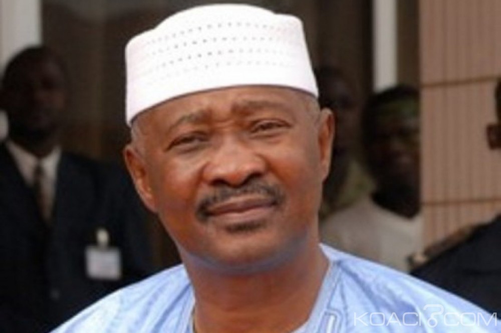 Mali:   Le retour  au bercail de l'ex Président ATT en exil à  Dakar réclamé