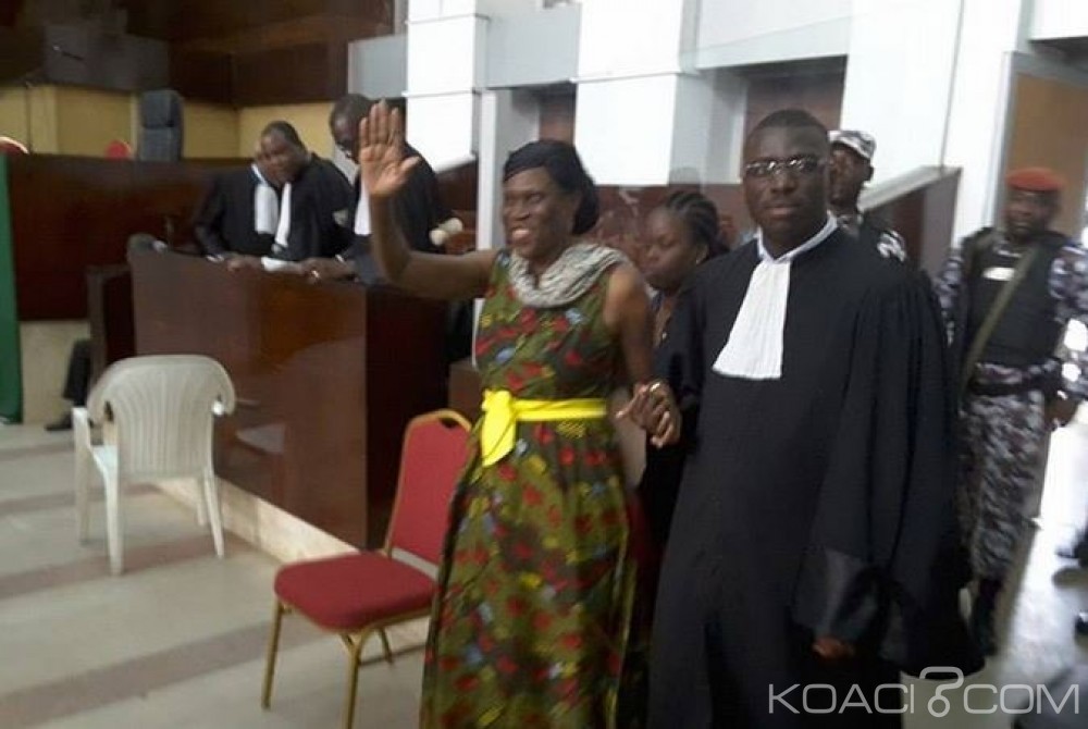 Côte d'Ivoire: Assises, Simone Gbagbo amaigrie mais toujours souriante