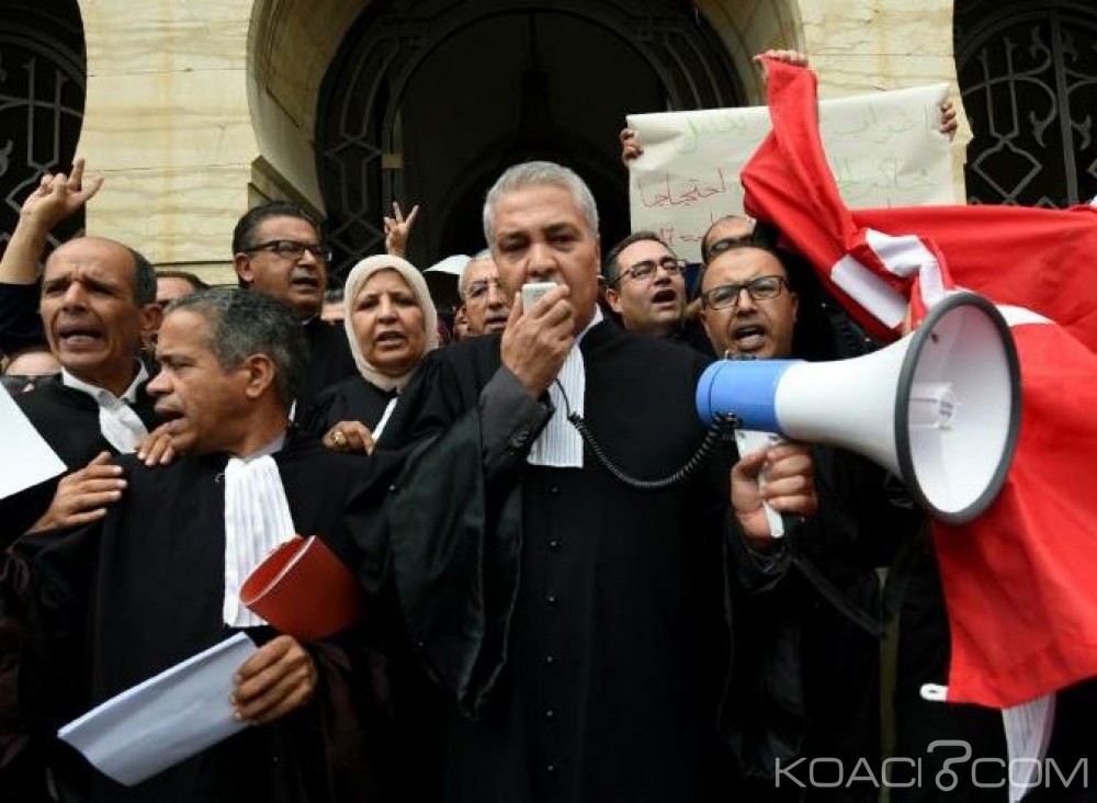 Tunisie: Des avocats manifestent contre le projet de budget 2017