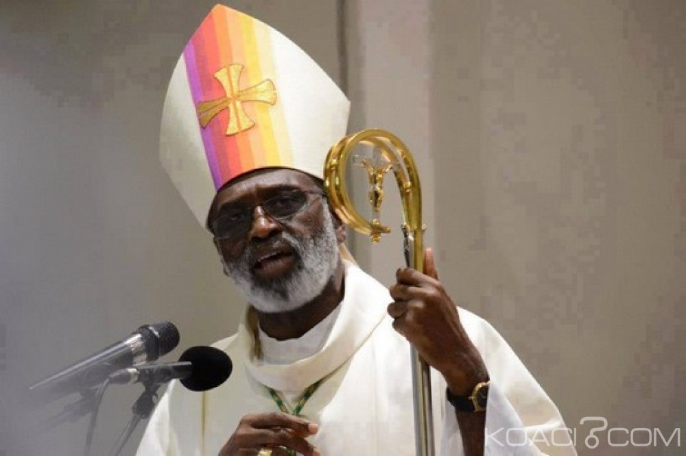 Ghana: L'Archevêque d'Accra déconseille les photos selfies à  l'église