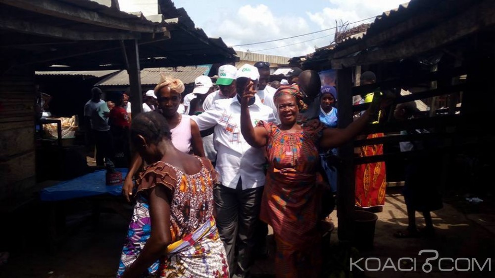 Côte d'Ivoire : Agboville, campagne du « Oui », Adama Bictogo fait du porte à  porte