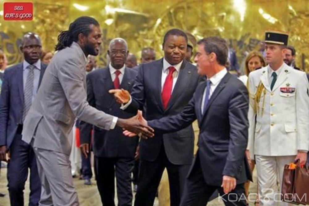 Togo: L'instant d'Adebayor avec le PM Valls à  Lomé