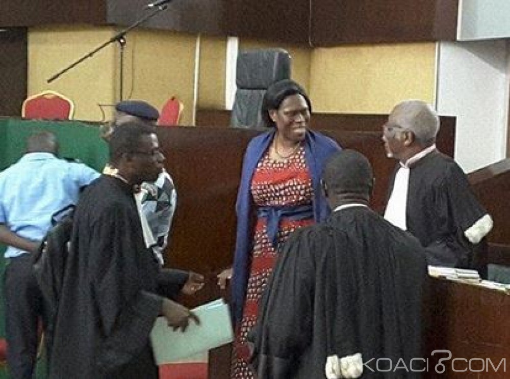 Côte d'Ivoire: Assises, l'audience de Simone Gbagbo à  nouveau suspendue, la Défense menace de boycotter le juge