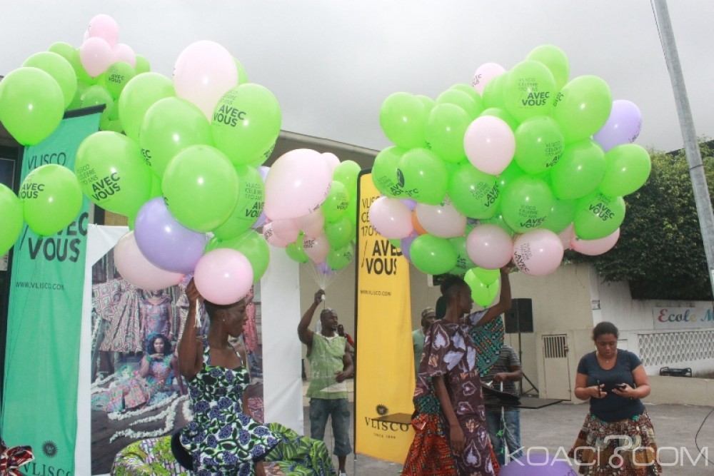 Côte d'Ivoire: Célébration des 170 ans du pagne, là¢cher de ballons à  Cocody