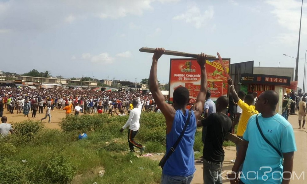 Côte d'Ivoire: Meeting du Front sous tension, chaque militant a son bois