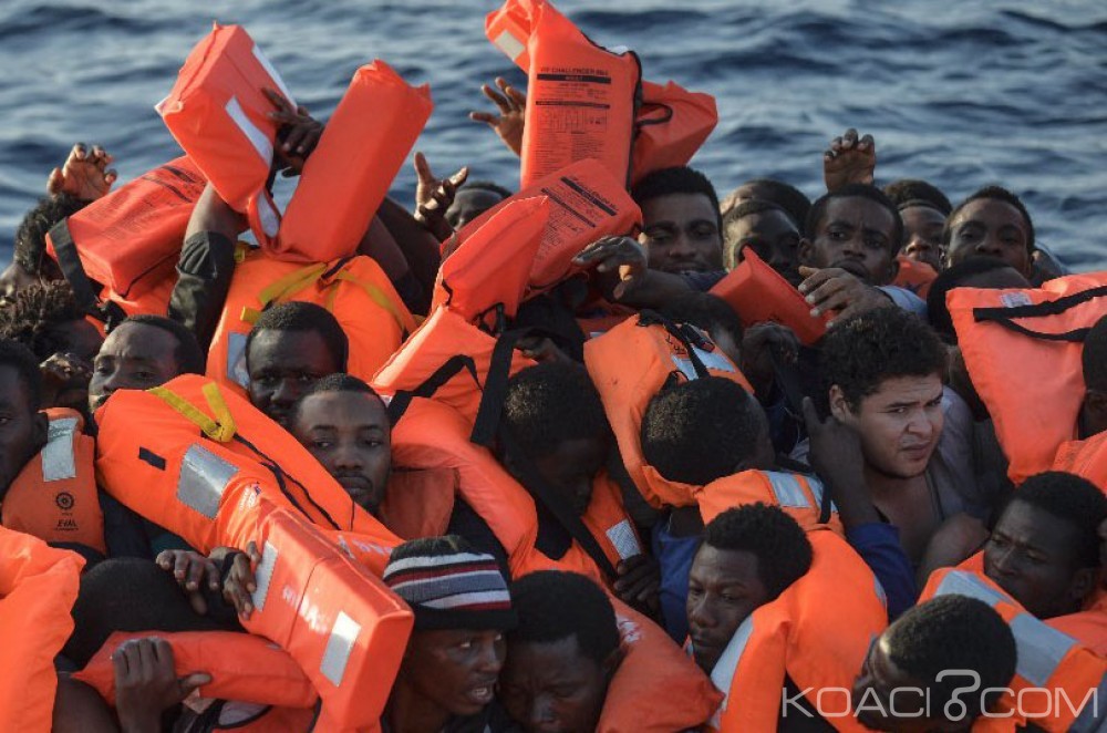 Libye: Un bateau chargé de migrants coule au large, au moins 4 morts et une centaine de disparus
