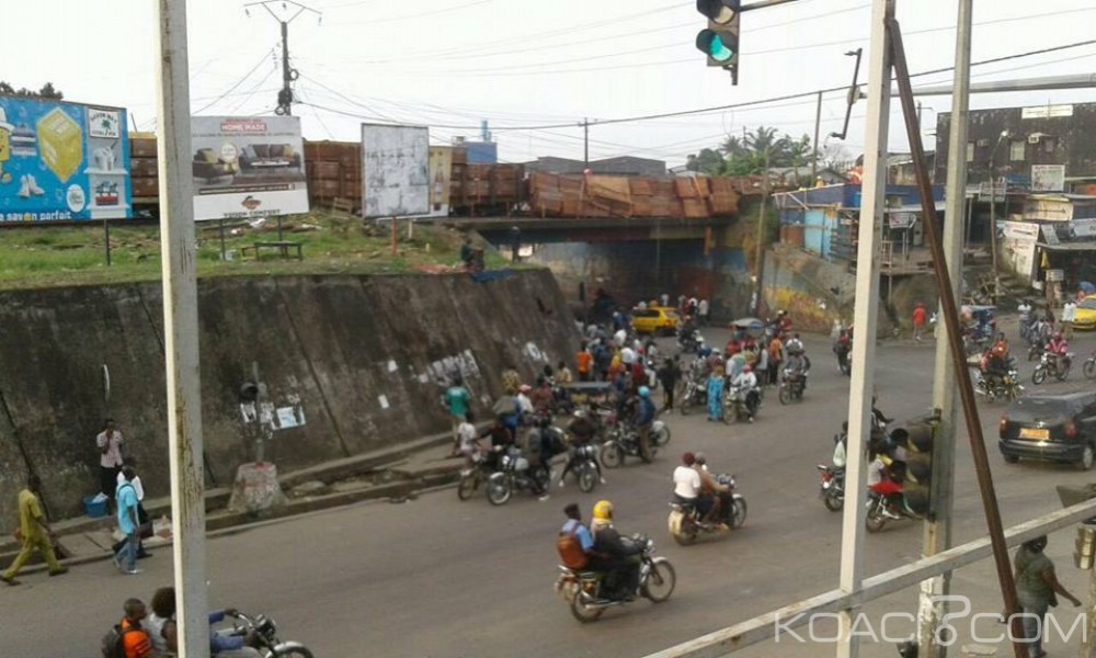 Cameroun: Douala, un train transportant des billes de bois se renverse au tunnel Ndokoti