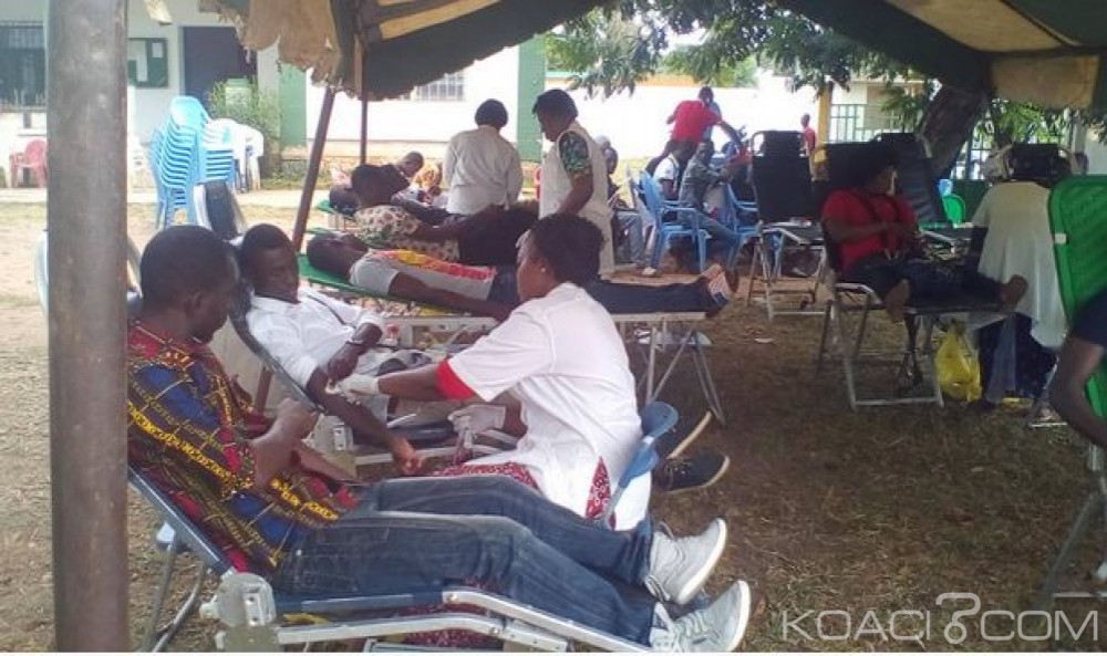 Côte d'Ivoire: Bouaké, des  étudiants PDCI  donnent un peu de leur sang