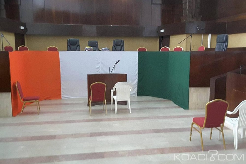 Côte d'Ivoire: Assises, Simone Gbagbo et ses avocats à  nouveau absents, l'audience suspendue