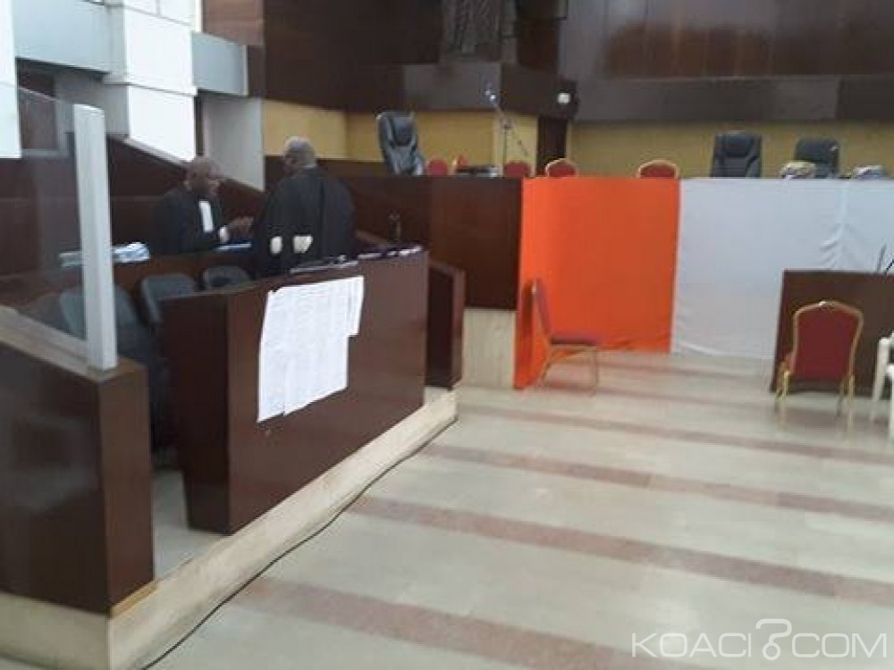 Côte d'Ivoire: Assises, Simone Gbagbo refuse de se présenter sans la présence de ses avocats
