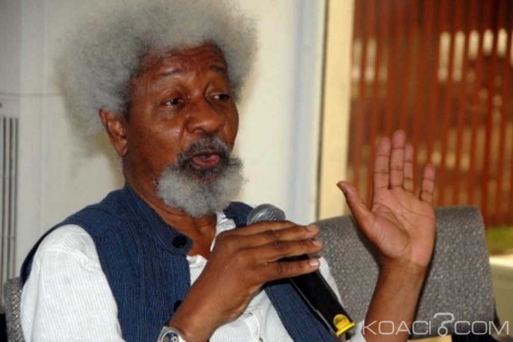 Nigeria-USA:  Wole Soyinka déchire sa carte verte pour le bercail
