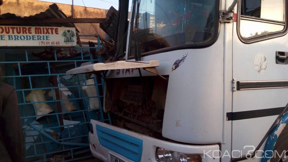Burkina Faso: Il perd connaissance au volant du car, ses passagers se sauvent par les fenêtres