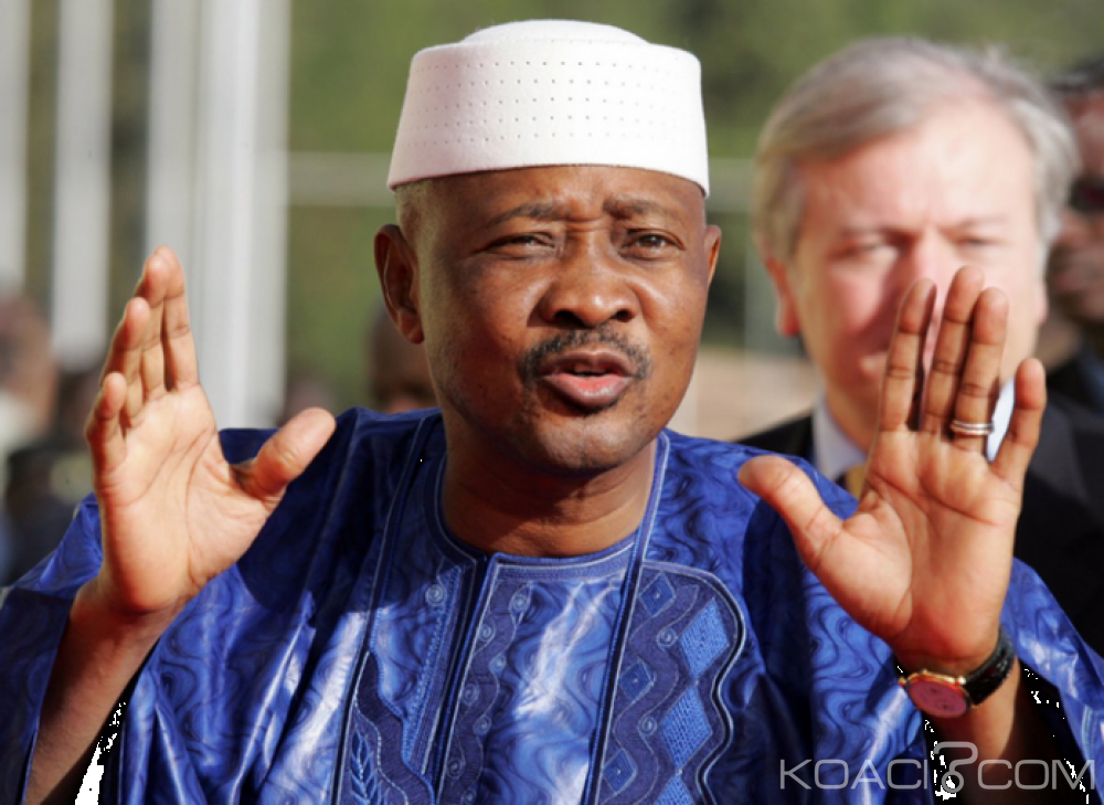 Mali: Poursuivi pour haute trahison, l'ex président malien ATT innocenté