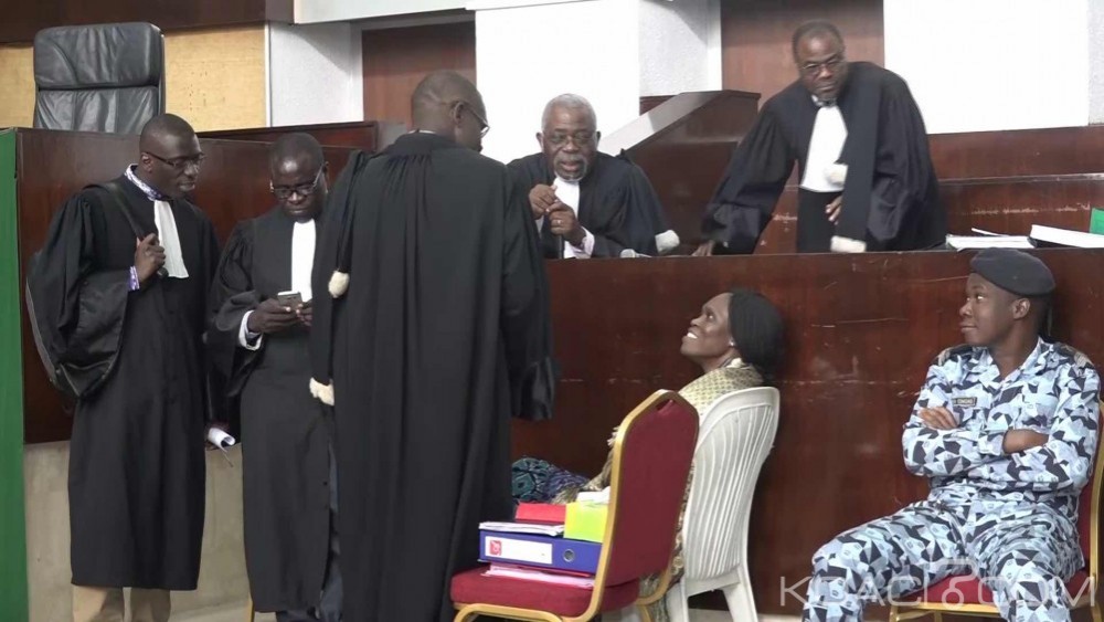 Côte d'Ivoire: Assises, trois avocats commis d'office pour Simone Gbagbo après défection de sa Défense, l'audience reprend le 10 janvier 2017