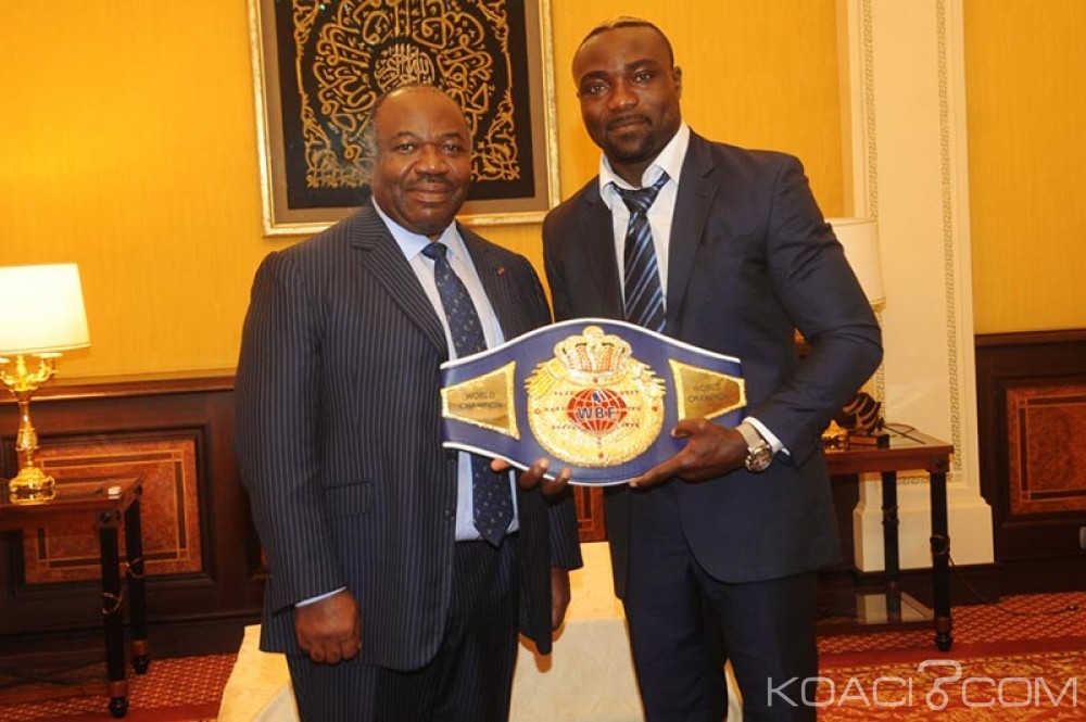 Gabon: Ali Bongo boxe avec Taylor Mabika sur le ring du palais du bord de mer