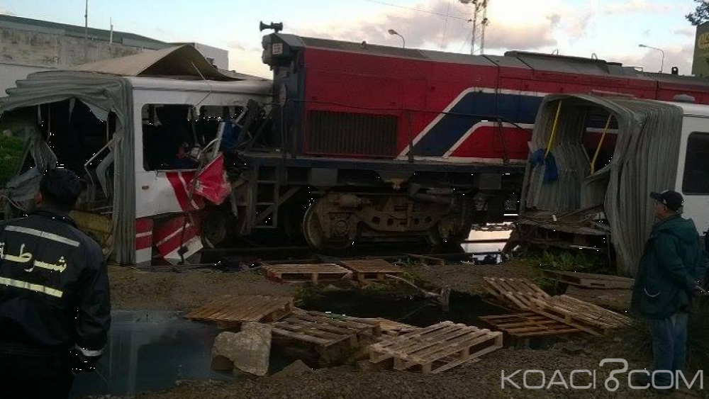 Tunisie: Collision entre un bus et un train près de Tunis, cinq morts et 35 blessés