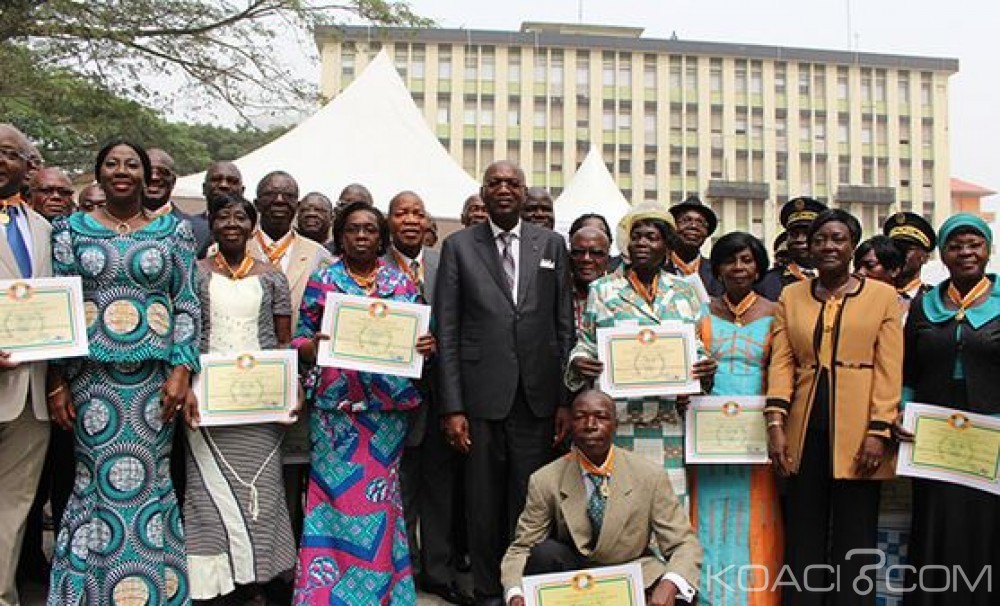 Côte d'Ivoire: Plus de 400 fonctionnaires décorés vont  bénéficier  d'une «bonification» et d'une «prime forfaitaire»