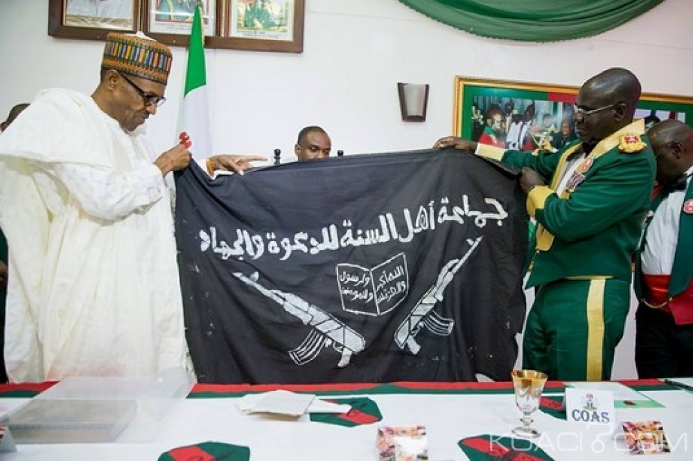 Nigeria: Le drapeau de Boko Haram présenté à  Buhari