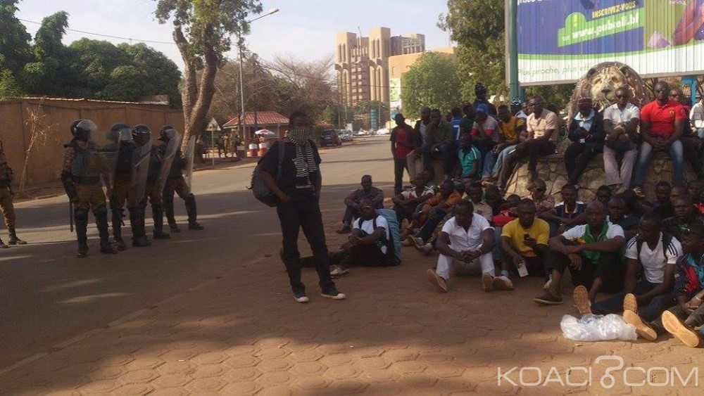 Burkina Faso: Des policiers radiés manifestent devant la direction de la police pour leur réintégration
