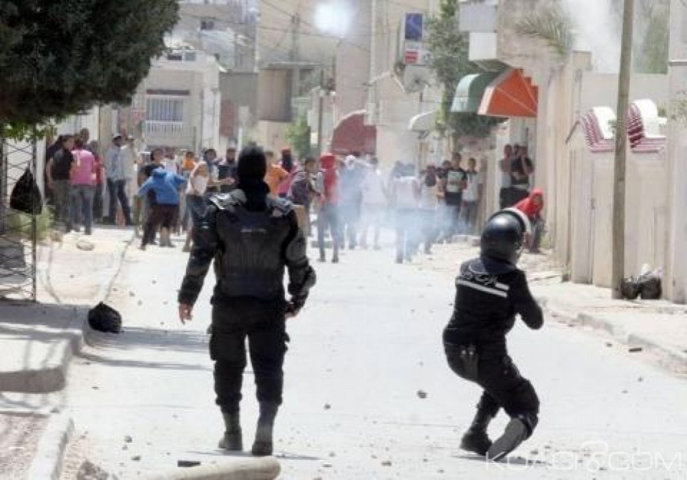 Tunisie: Affrontements entre les  forces de l'ordre et manifestants près de la Libye