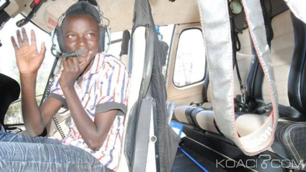 Kenya:  Un élève transporté en hélicoptère  pour son premier jour  à  l'école