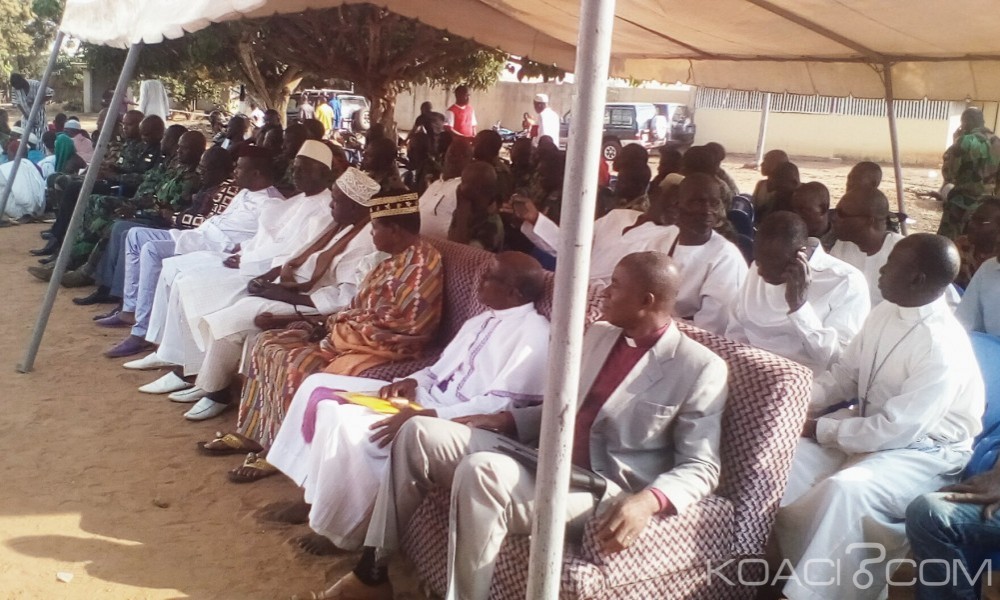 Côte d'Ivoire:  Bouaké:  Cérémonie de prière, 300 imams prient  pour la paix et la stabilité en côte d'Ivoire