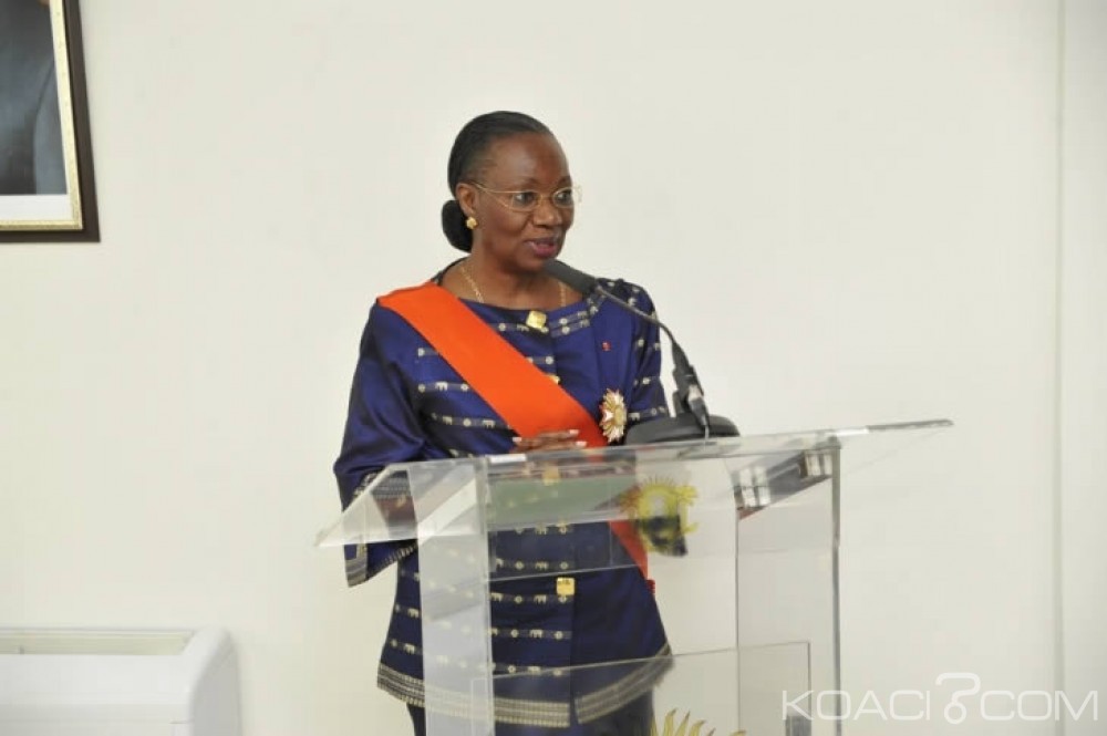 Côte d'Ivoire : La Grande Chancelière décore 100 personnalités dans un climat de grogne sociale et sensibilise sur la nouvelle constitution