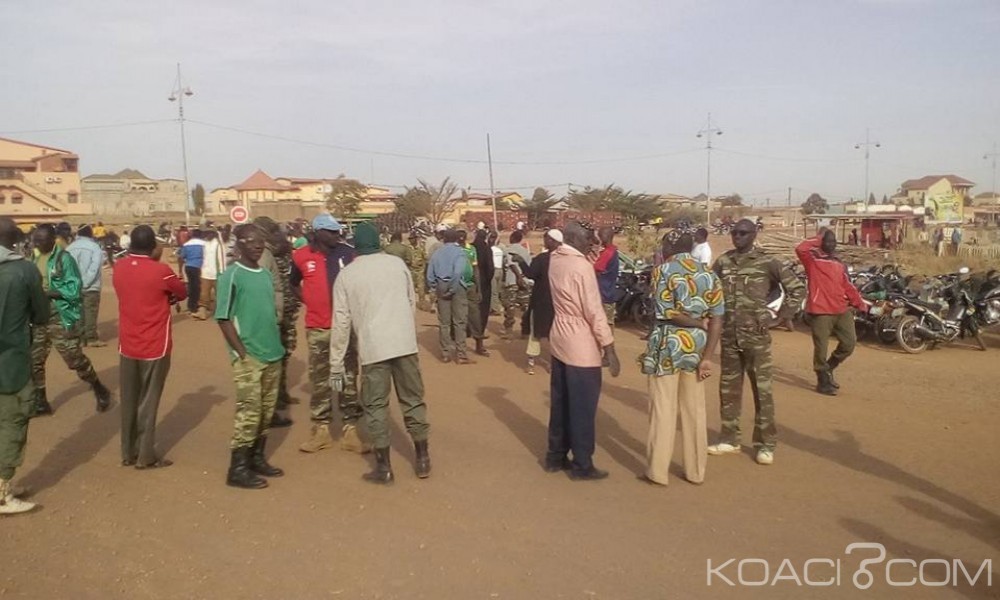 Burkina Faso: Admis à  la retraite avant terme, des militaires et gendarmes manifestent pour réclamer une compensation financière