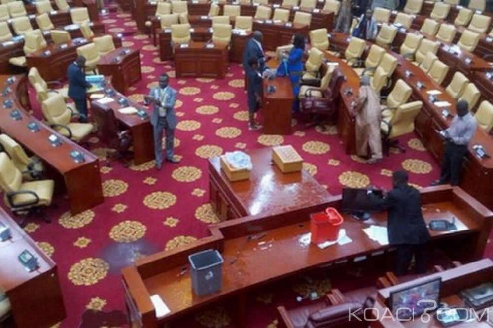 Ghana: Arrivée d'eau de pluie au parlement